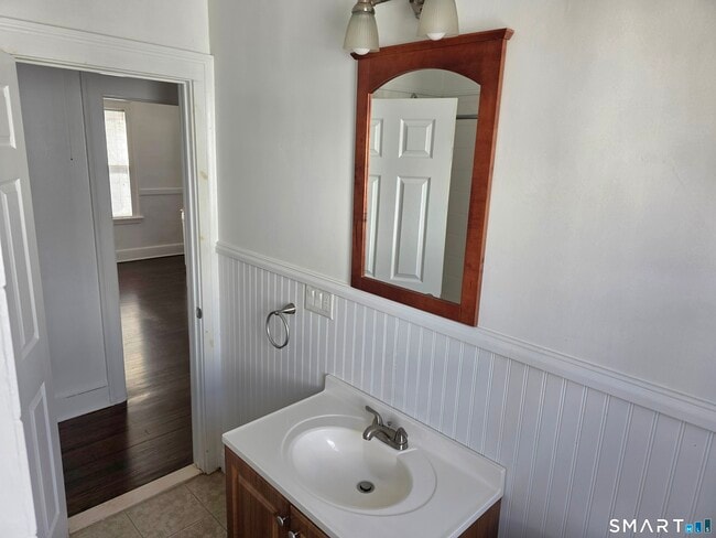 Building Photo - 219 Columbia St