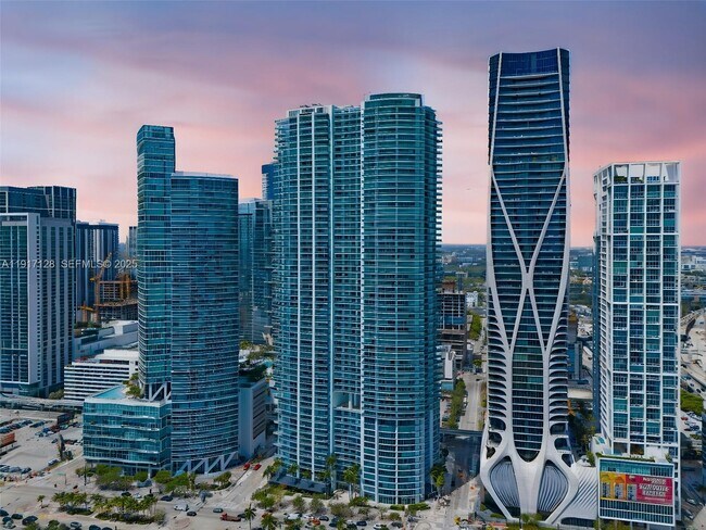 Building Photo - 900 Biscayne Blvd