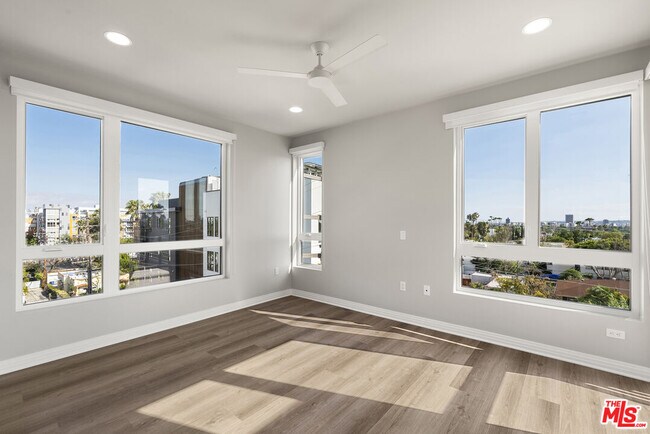 Building Photo - 7428 Santa Monica Blvd