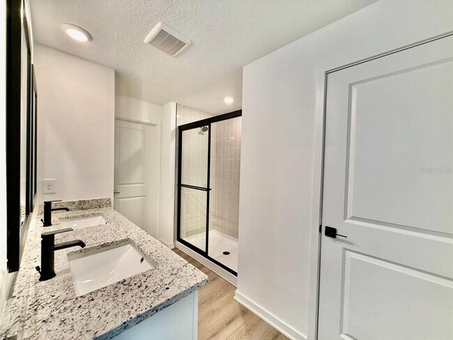 Building Photo - 5745 Helmsman Ct