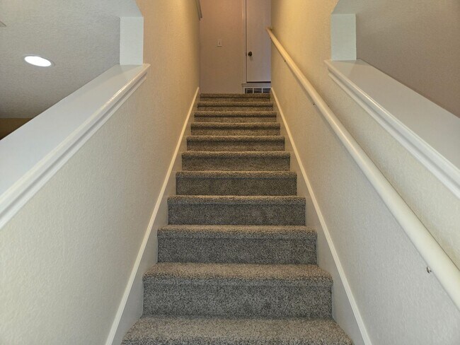 Building Photo - Kestrel Lane