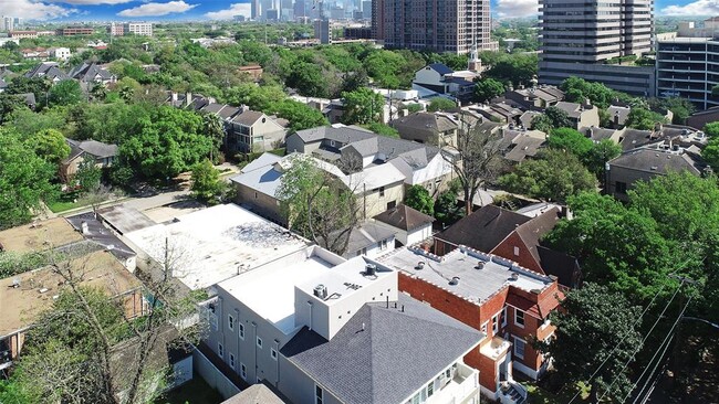 Building Photo - 1114 1/2 Bartlett St