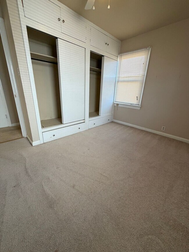 Building Photo - 1225 W Main St