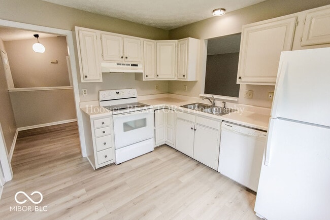 Building Photo - 14610 Village Park E Dr