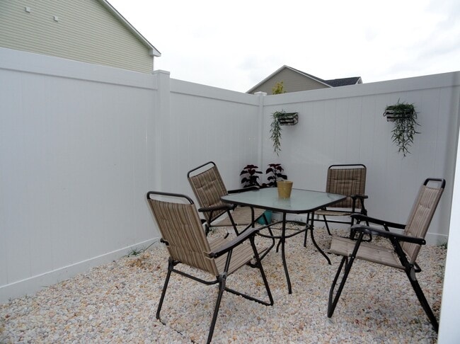 Building Photo - End Unit with Lots of Upgrades!