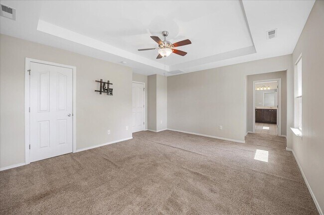 Building Photo - 5600 Yorkwood Dr