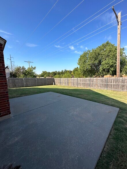 Building Photo - 809 Beechwood Way