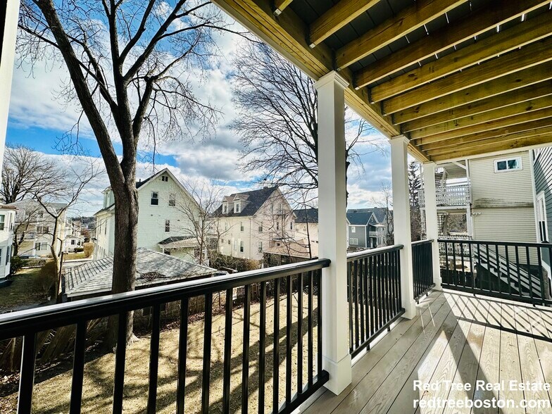 Building Photo - 100 Brooks St