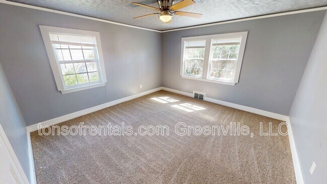 Building Photo - 111 Collins Ave