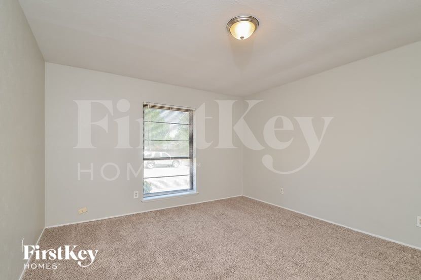 Building Photo - 5702 Magnolia Ln