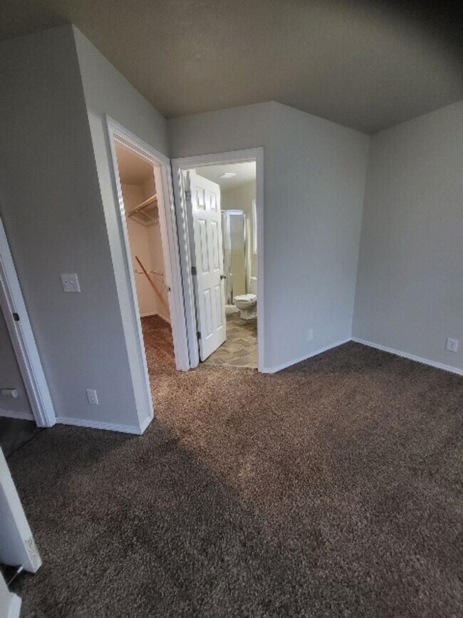Building Photo - Cute Meridian Home!