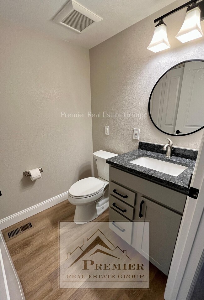 Building Photo - 7905 Lexington Park Dr
