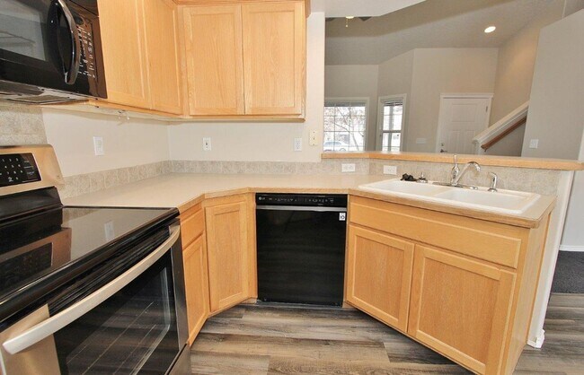 Building Photo - Clean home in Quiet Neighborhood