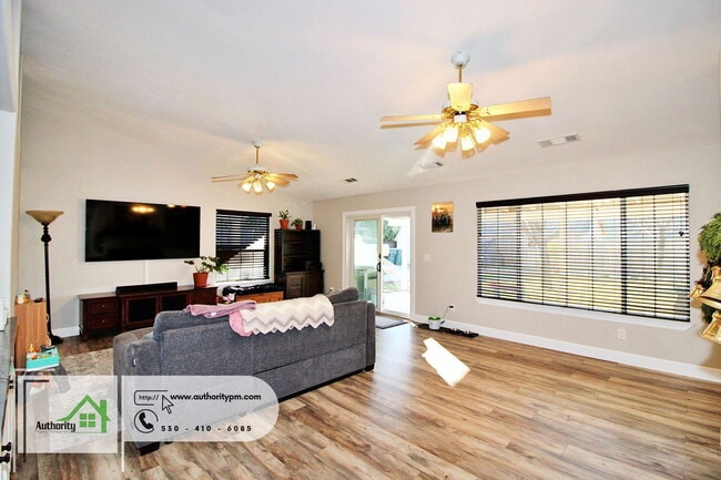 Building Photo - 11540 Vista Del Rio