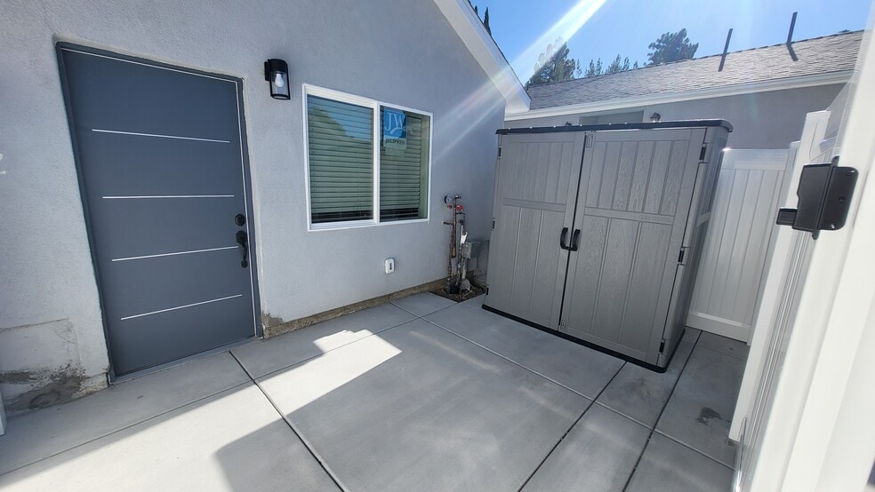 Building Photo - 10832 1/2 Odell Ave