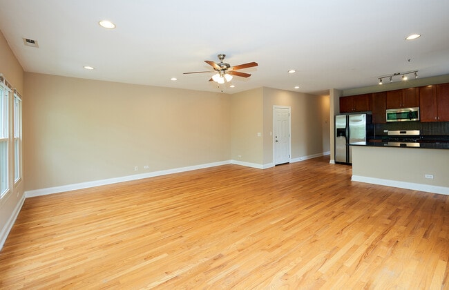 Building Photo - 1609 W Farwell Ave