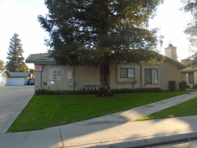 Building Photo - 8201 Laborough Dr