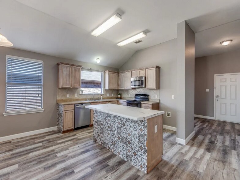 Building Photo - 2109 Hanakoa Falls Dr