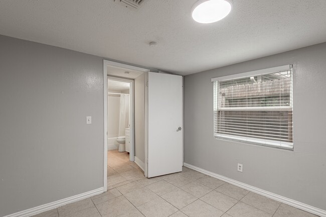 Building Photo - 26620 Primrose Ct