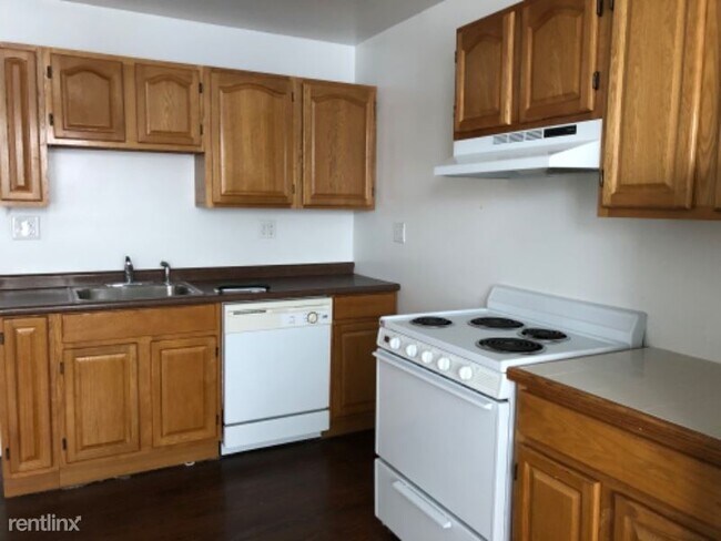 Building Photo - 1 br, 1 bath Apartment - 322 Central St