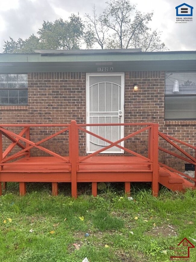 Building Photo - 1702 Olive St