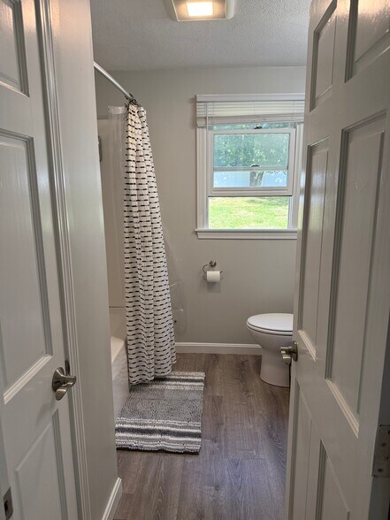 Upstairs Full Bath - 2 Stonehedge Cir