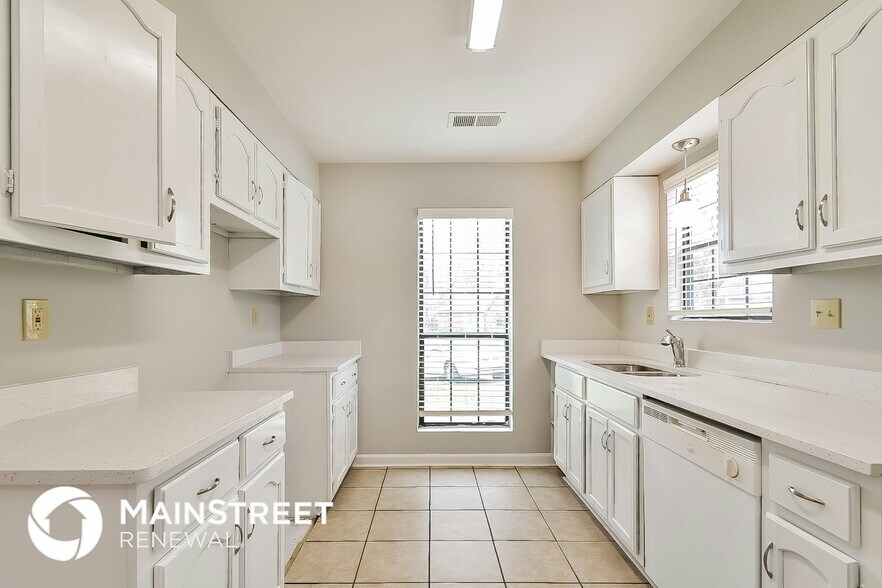 Building Photo - 3890 Birchshade Cove