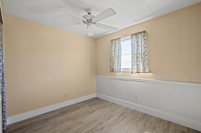 Building Photo - 145 Gassett Rd