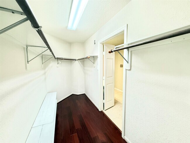 Building Photo - 8514 Spotslyvania Ln