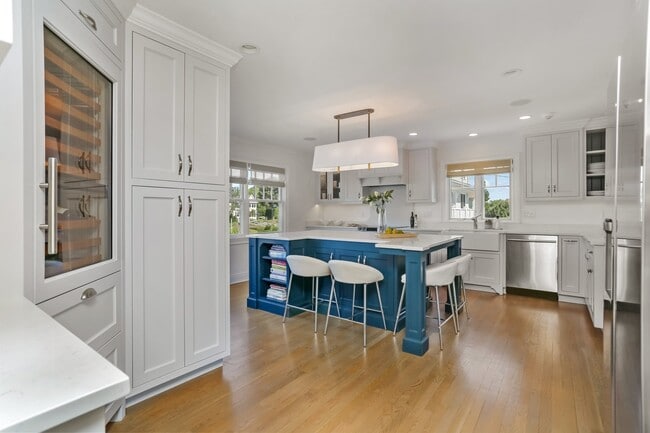 Building Photo - 1810 Fairfield Beach Rd