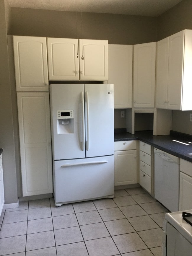 Building Photo - 610 N Brinton Ave