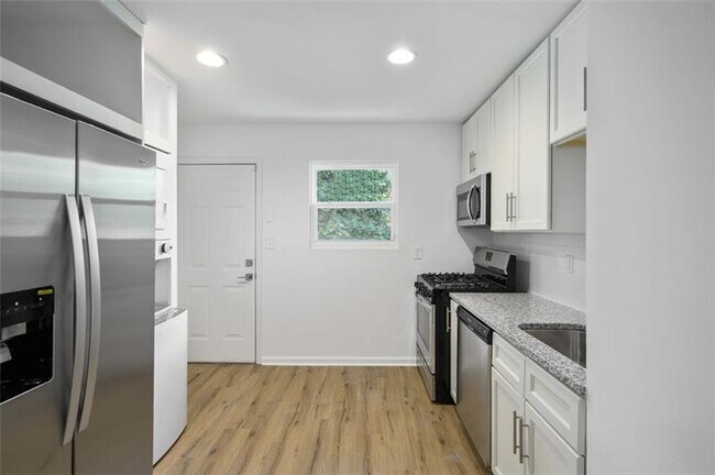 Building Photo - 1170 Greenwich St SW