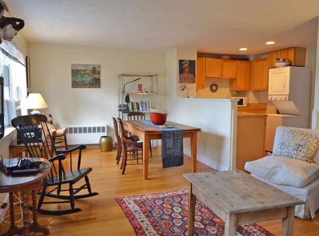 Building Photo - 5 Rocky Neck Ave