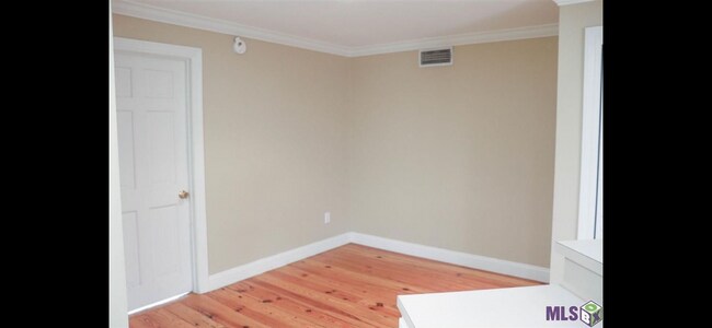 Building Photo - 136 3rd St
