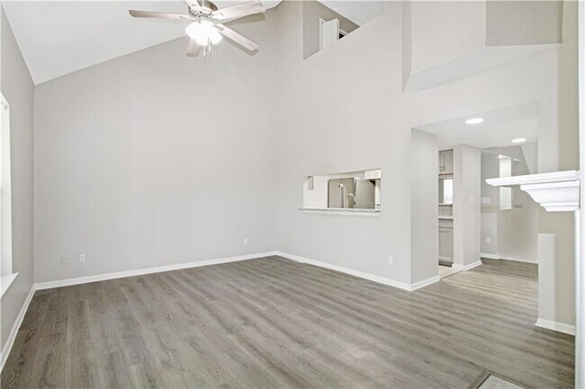 Building Photo - 204 Ivy Green Ln SE