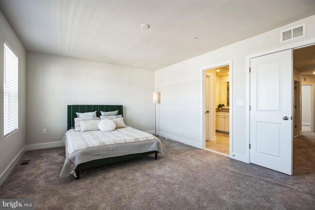 Building Photo - 4165 Brodie Pl