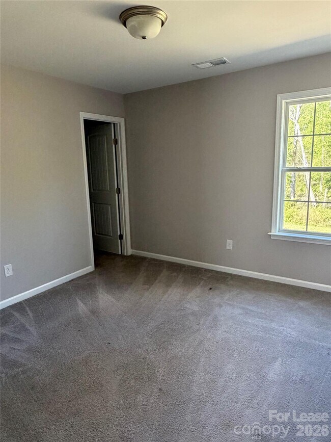 Building Photo - 408 S Elm St