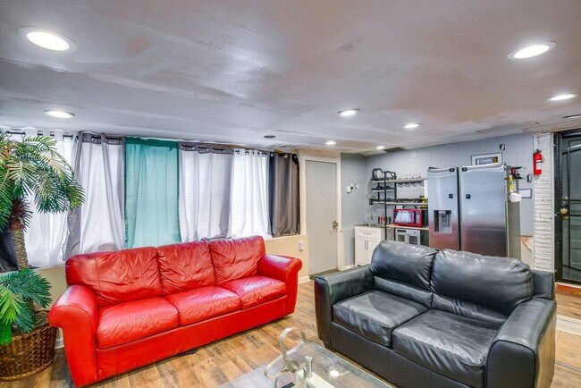 Building Photo - 7244 Piedmont Dr