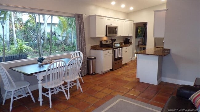 Building Photo - 2338 NE Patrician