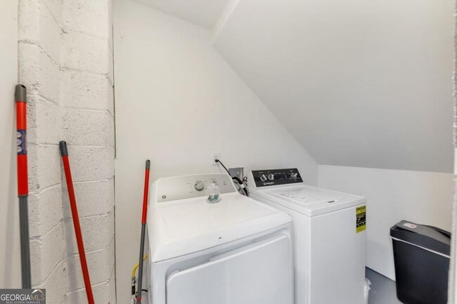 Building Photo - 243 N Georgia Ave