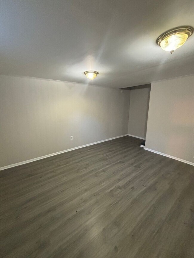 Building Photo - 2856 Fairhaven Ave