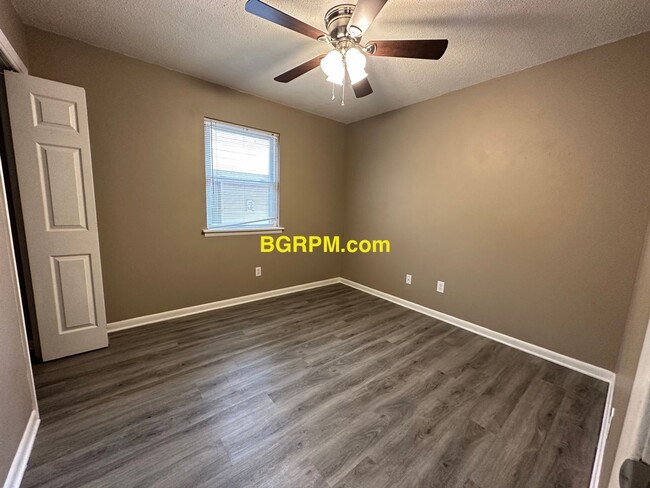 Building Photo - 3 BD, 1 1/2 BA, Home Jacksonville