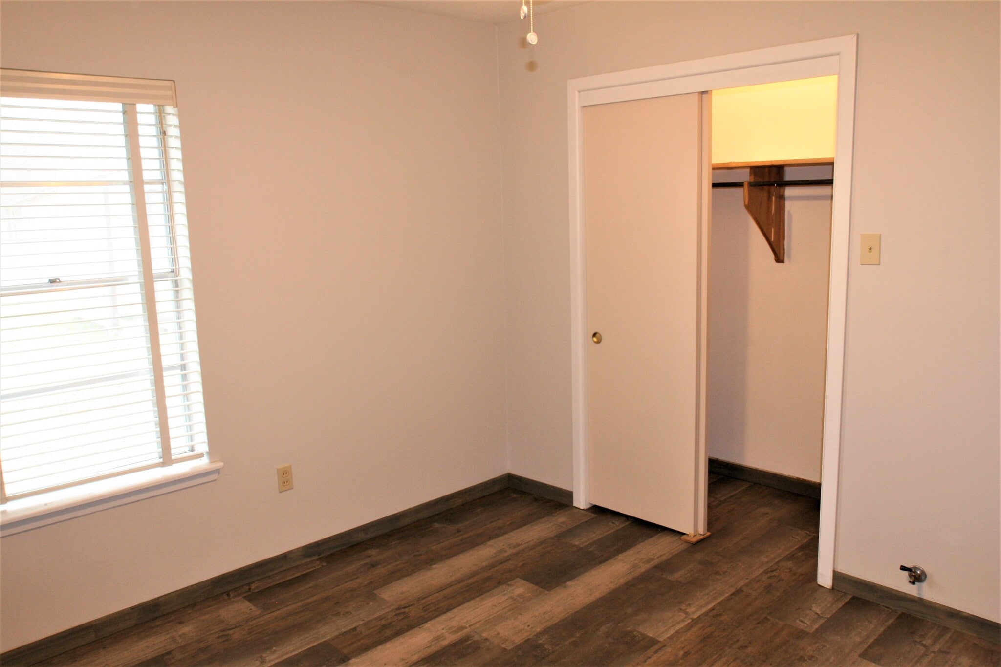 bedroom and closet - 503 Hilliard Dr