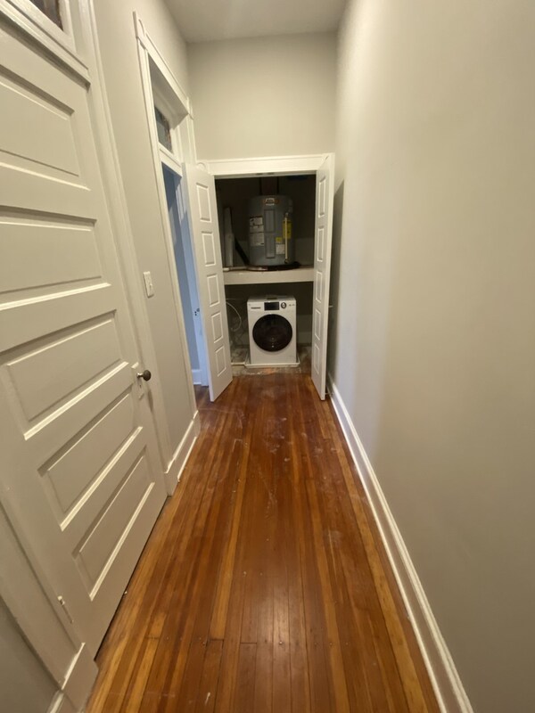 Building Photo - 911 S Ellwood Ave