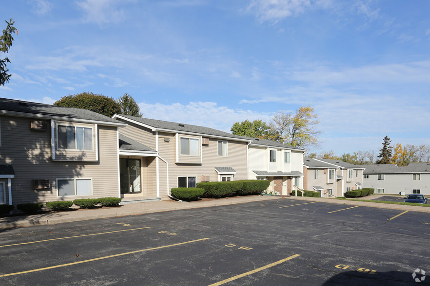 Primary Photo - Hilltop View Apartments & Townhomes