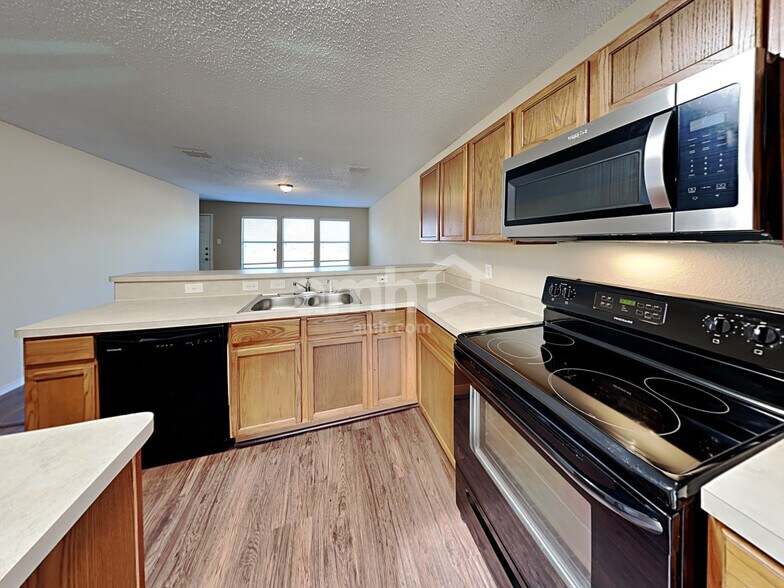 Building Photo - 1140 Single Tree Dr