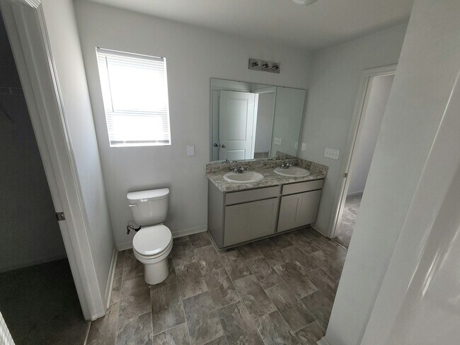 Building Photo - 285 Riley Wy