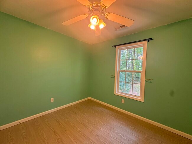 Building Photo - 547 Lockwood Dr