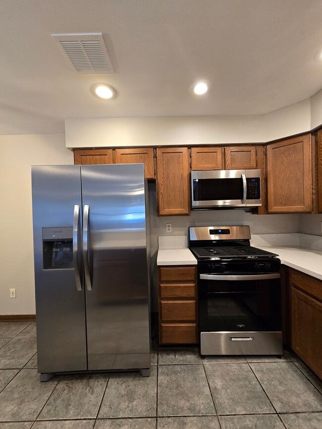 Building Photo - Renovated 2 Bedroom, 2 Bathroom Downstairs...