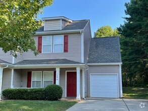 Building Photo - Two Bedroom Townhouse in Sherrills Ford wi...